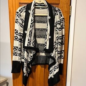 Black and White Patterned Women's Sweater